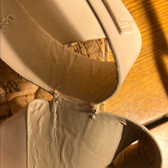 Restricted Cream Sandals Size 8 with Ankle Strap and Wide Straps NWOT - Picture 4 of 4